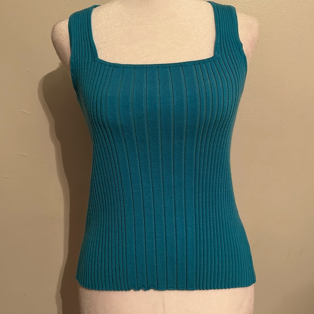 Belldini Blue Sleeveless Top Size Medium.